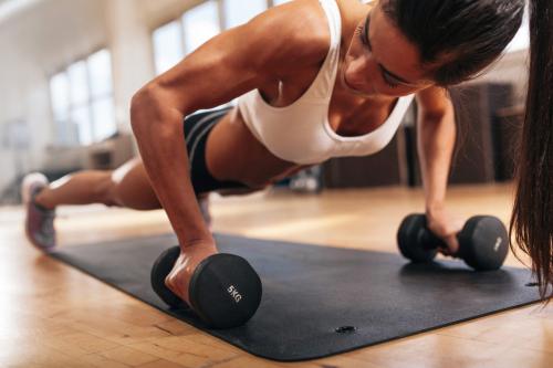 Как правильно выполнять упражнения в круговой жиросжигающей тренировке со штангой. // Круговая тренировка —, что это?