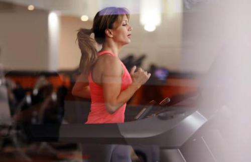 Силовые тренировки vs кардио: что лучше для вашего тела 01 Силовые тренировки vs кардио: что лучше для вашего тела 01