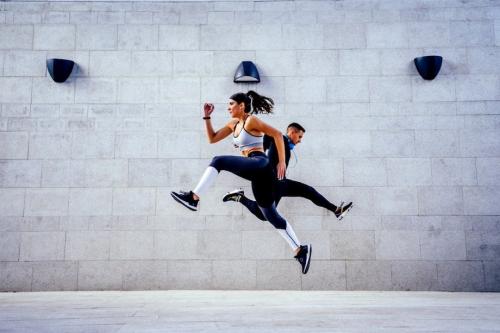 Какая из тренировок, кардио или силовая, более эффективна для сжигания жира. Какой вид нагрузки хорош для похудения?