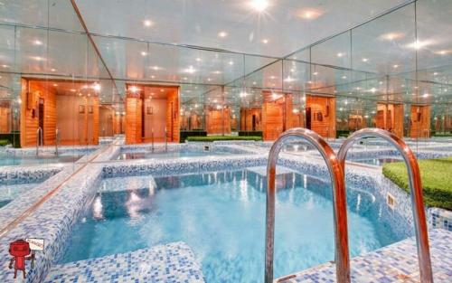Есть ли в клубе бассейн или сауна. Сауна с бассейном