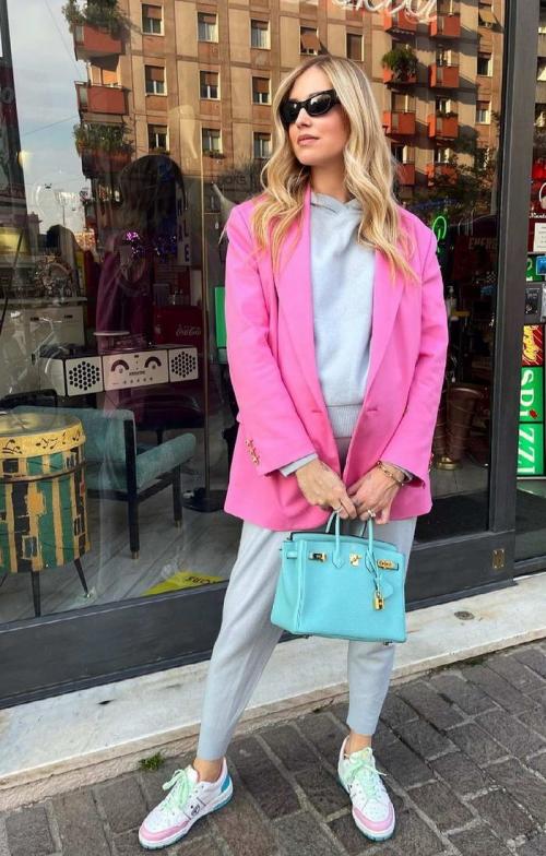 Новинки сезона: Модные женские спортивные костюмы 2024-2025 10 Новинки сезона: Модные женские спортивные костюмы 2024-2025 10