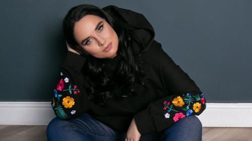 Как выбрать одежду в стиле спортшик для своего телосложения. Стиль спорт-шик: особенности выбора одежды для женщин PLUS SIZE.