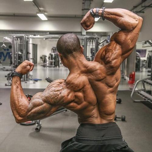 Как можно избежать травм и перетренированности при тренировках в рамках трехдневного сплита на массу для эктоморфа. Трехдневный сплит на массу