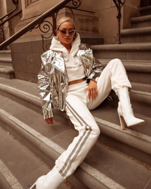 Спортивный стиль одежды женский. Характерные материалы и цвета одежды спорт-шик