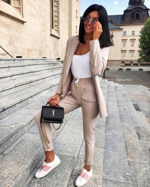 Спортивный стиль одежды женский. Характерные материалы и цвета одежды спорт-шик