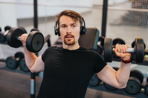 Топ-10 упражнений для рук, которые помогут подтянуть мышцы и улучшить фигуру 04