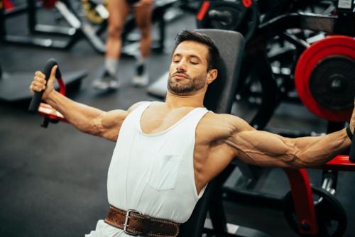 Как правильно выполнять упражнения, чтобы избежать травм. Почему посещение тренажёрного зала может обернуться травмой?