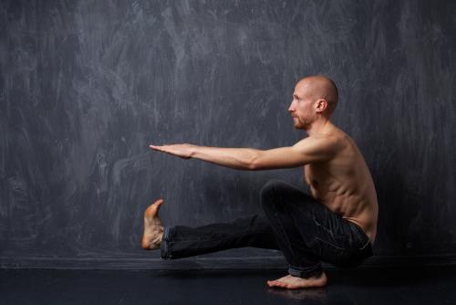 Топ-5 эффективных домашних упражнений для мужчин: как быстро привести себя в форму 04 Топ-5 эффективных домашних упражнений для мужчин: как быстро привести себя в форму 04