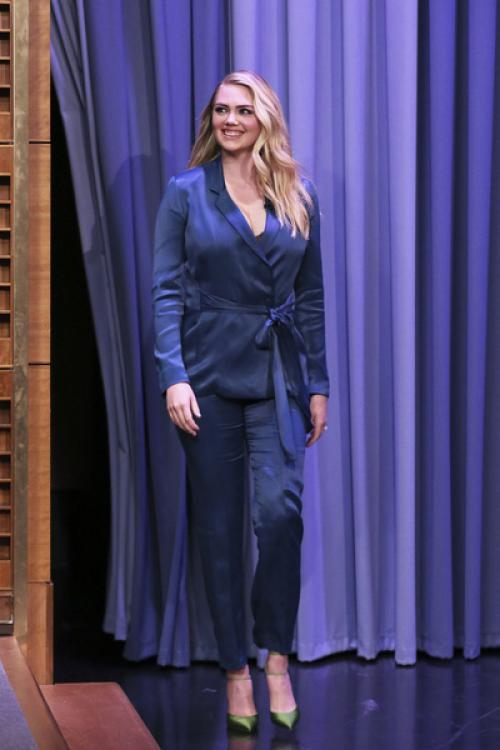 Как правильно выбирать одежду после родов, чтобы скрыть недостатки. Как скрыть полноту после родов: модные примеры звезд